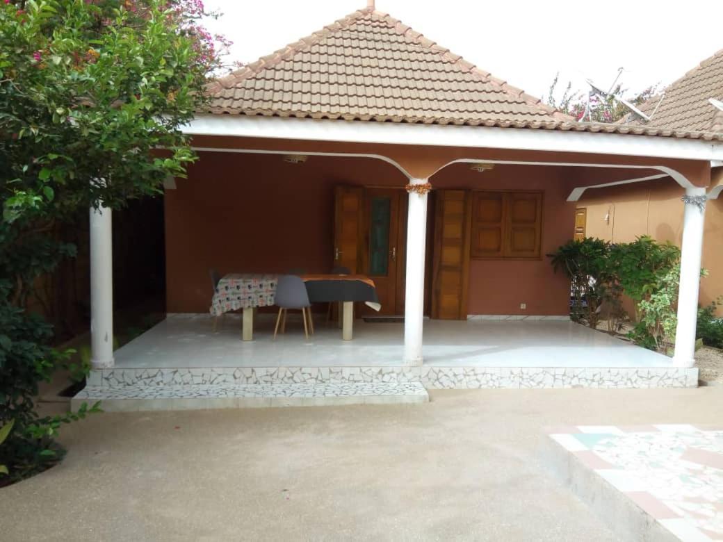 Chez Coumba Et Daniel Bed & Breakfast ซาลี ปอร์ตูดัล ภายนอก รูปภาพ