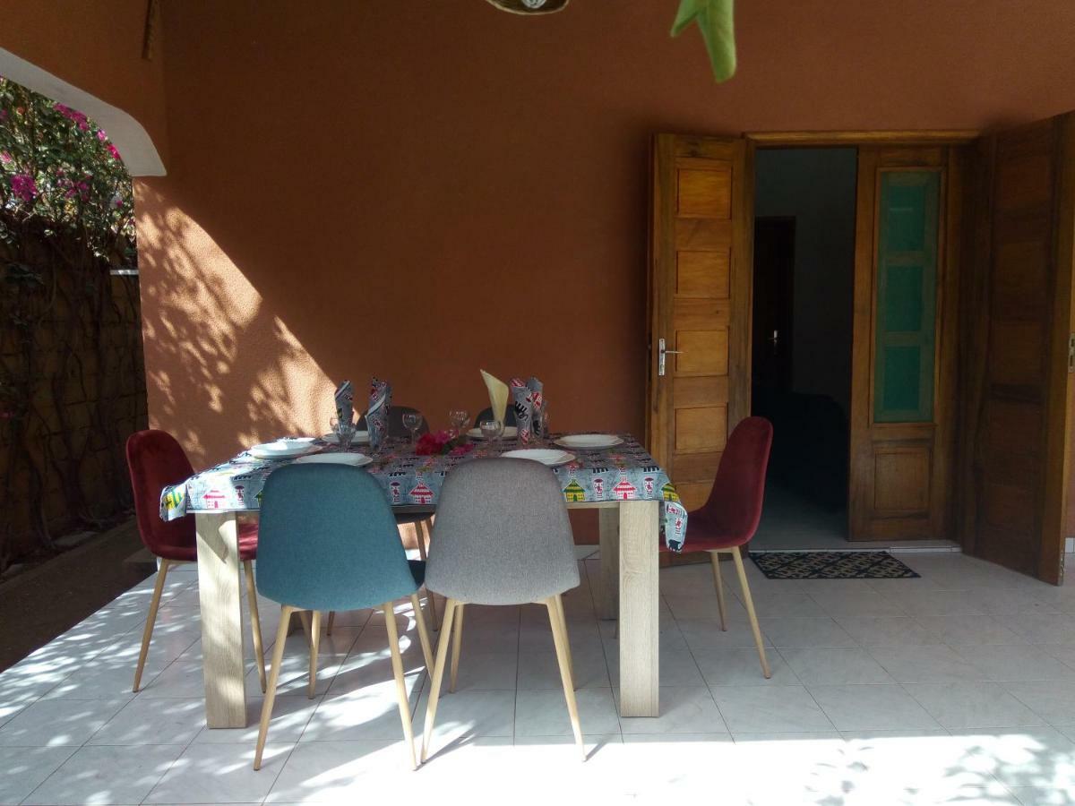 Chez Coumba Et Daniel Bed & Breakfast ซาลี ปอร์ตูดัล ภายนอก รูปภาพ