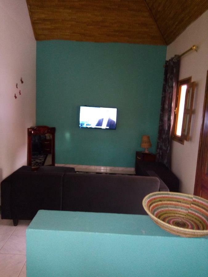 Chez Coumba Et Daniel Bed & Breakfast ซาลี ปอร์ตูดัล ภายนอก รูปภาพ