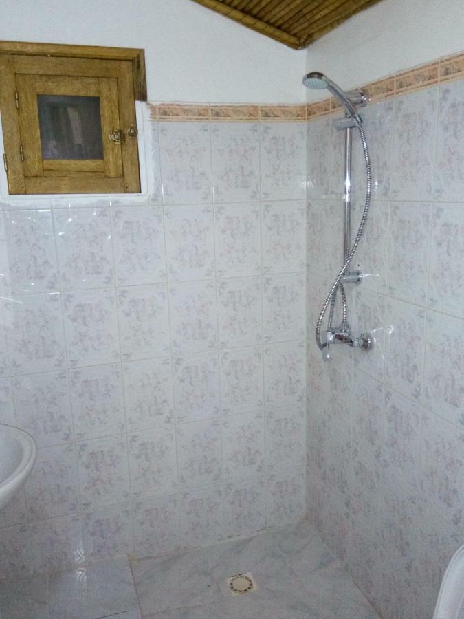 Chez Coumba Et Daniel Bed & Breakfast ซาลี ปอร์ตูดัล ภายนอก รูปภาพ